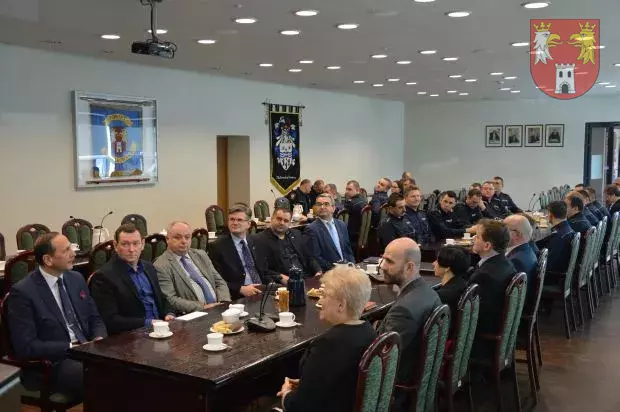 policja1_456390613.jpg